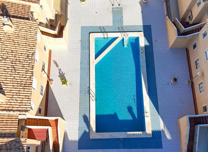 2 sypialnia Bungalow na sprzedaż w Torrevieja z basenem - 139 900 € (Ref: 9417634)