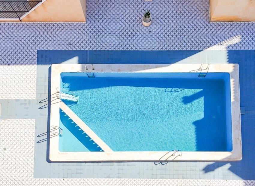 2 sypialnia Bungalow na sprzedaż w Torrevieja z basenem - 139 900 € (Ref: 9417634)