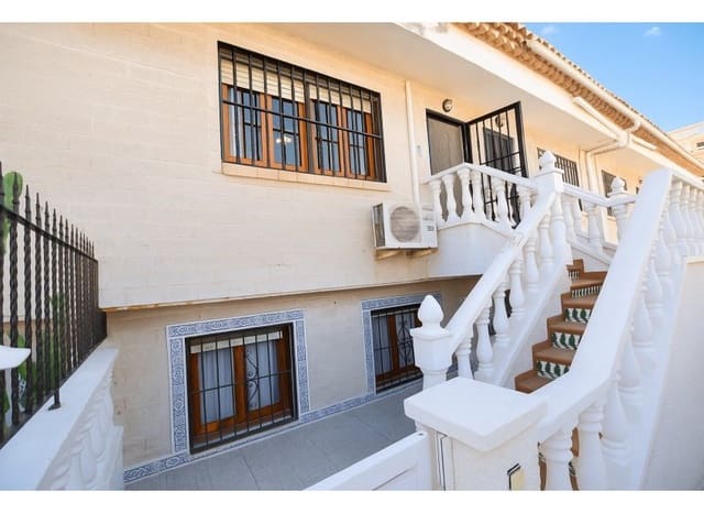 3 slaapkamer Huis te koop in Los Europeos, Torrevieja met zwembad - € 192.000 (Ref: 9417640)