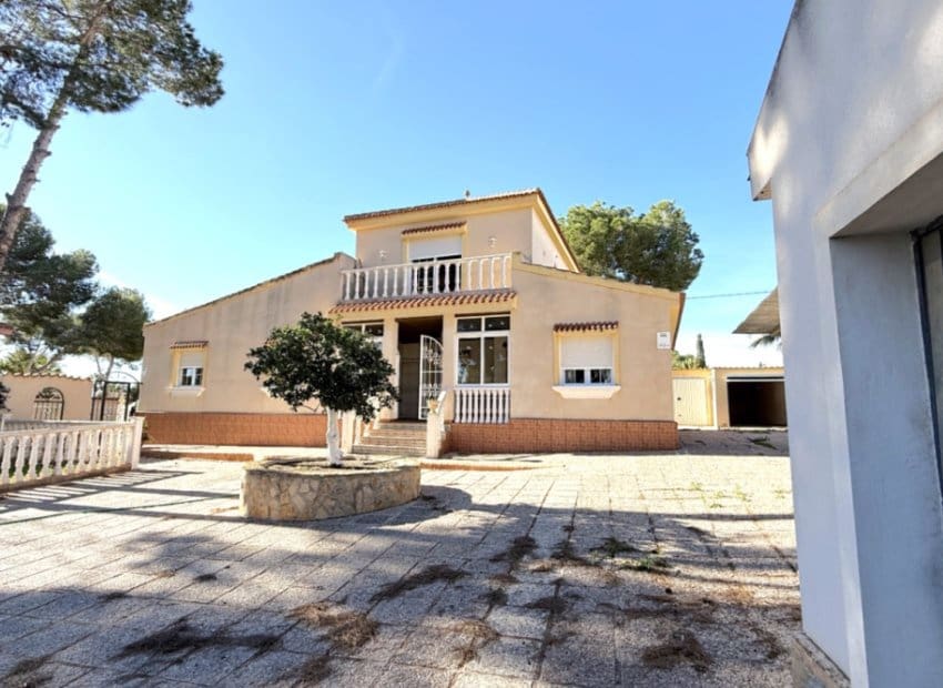 4 Zimmer Villa zu verkaufen in Pilar de la Horadada mit Pool - 480.000 € (Ref: 9417642)