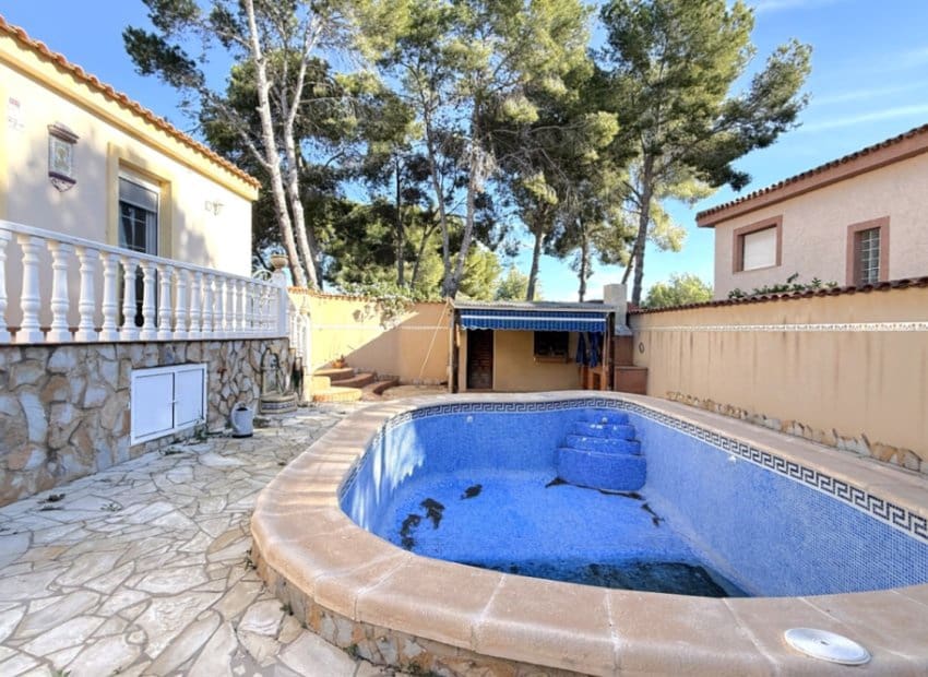 4 Zimmer Villa zu verkaufen in Pilar de la Horadada mit Pool - 480.000 € (Ref: 9417642)