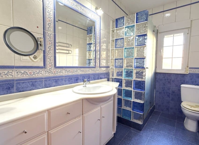 4 Zimmer Villa zu verkaufen in Pilar de la Horadada mit Pool - 480.000 € (Ref: 9417642)