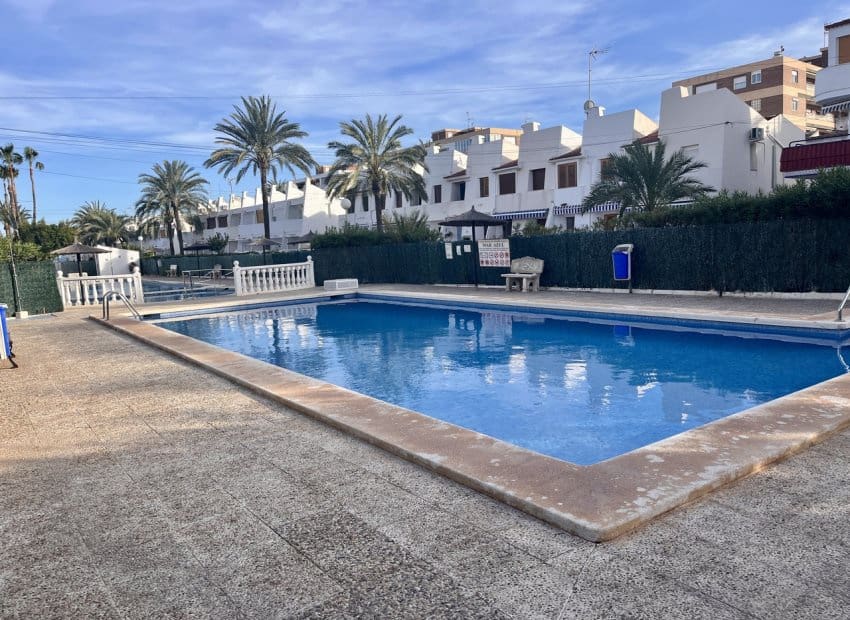 1 makuuhuone Huoneisto myytävänä paikassa Torrevieja mukana uima-altaan - 155 000 € (Ref: 9420092)