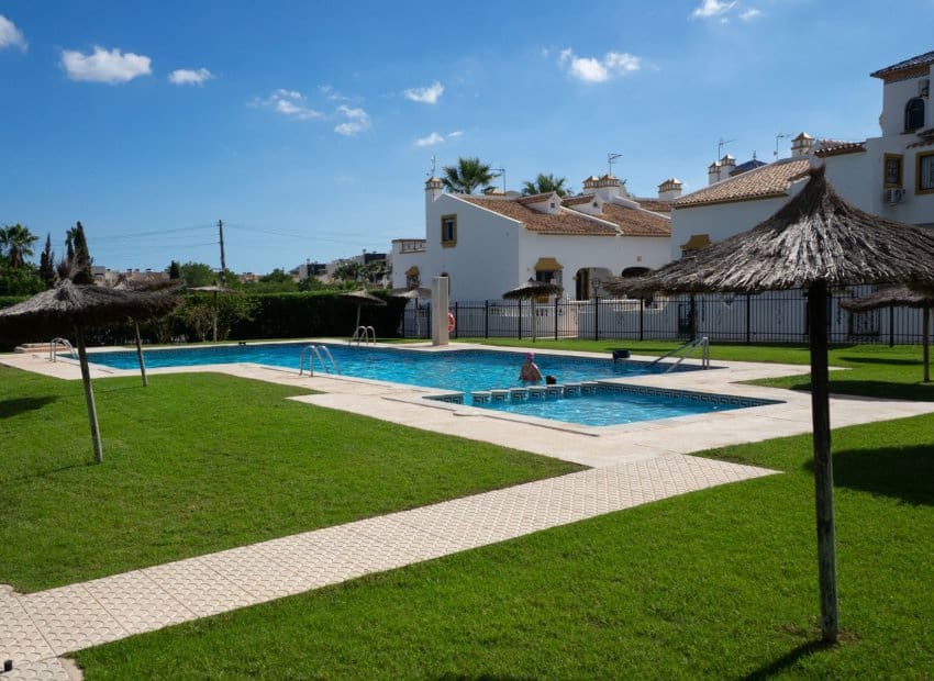 3 soverom Rekkehus til salgs i Villamartin med svømmebasseng - € 199 000 (Ref: 9420094)
