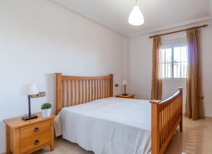 2 slaapkamer Appartement te koop in Orihuela Costa met zwembad - € 140.000 (Ref: 9426246)