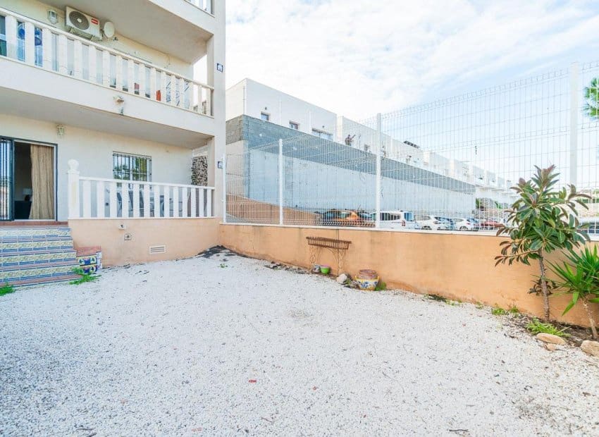 2 slaapkamer Appartement te koop in Orihuela Costa met zwembad - € 140.000 (Ref: 9426246)