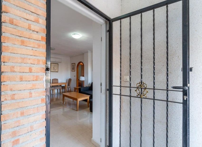 2 slaapkamer Appartement te koop in Orihuela Costa met zwembad - € 140.000 (Ref: 9426246)