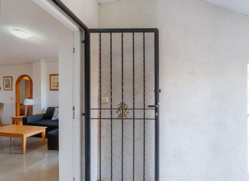 2 slaapkamer Appartement te koop in Orihuela Costa met zwembad - € 140.000 (Ref: 9426246)