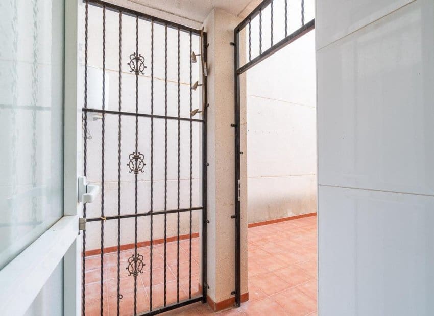 2 slaapkamer Appartement te koop in Orihuela Costa met zwembad - € 140.000 (Ref: 9426246)