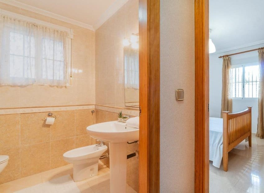 2 slaapkamer Appartement te koop in Orihuela Costa met zwembad - € 140.000 (Ref: 9426246)