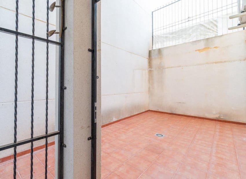 2 slaapkamer Appartement te koop in Orihuela Costa met zwembad - € 140.000 (Ref: 9426246)