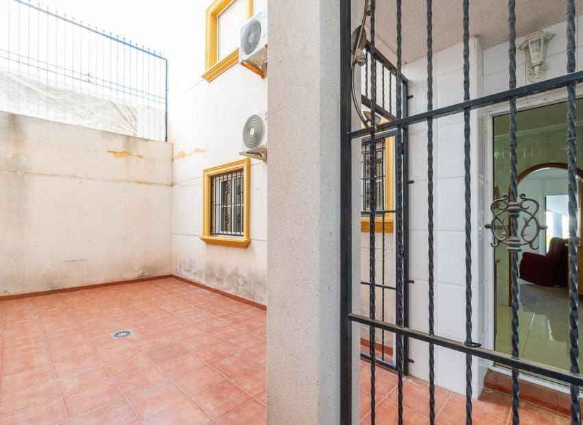 2 slaapkamer Appartement te koop in Orihuela Costa met zwembad - € 140.000 (Ref: 9426246)