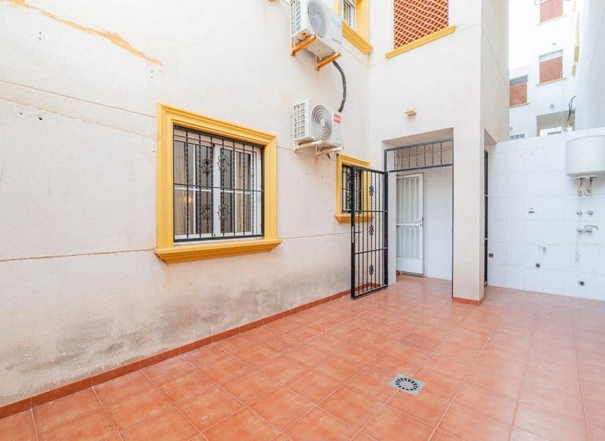 2 slaapkamer Appartement te koop in Orihuela Costa met zwembad - € 140.000 (Ref: 9426246)