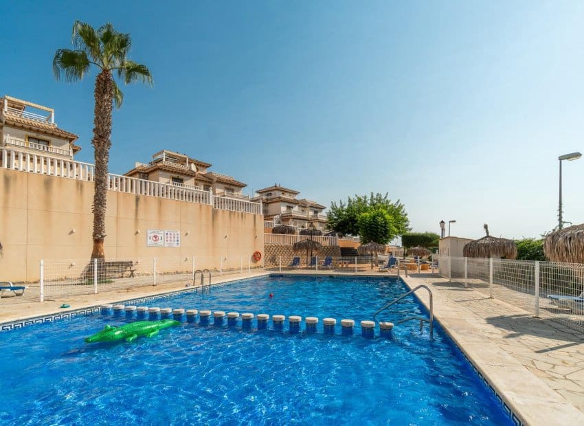 2 slaapkamer Appartement te koop in Orihuela Costa met zwembad - € 140.000 (Ref: 9426246)
