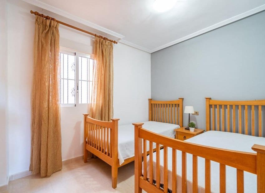 2 slaapkamer Appartement te koop in Orihuela Costa met zwembad - € 140.000 (Ref: 9426246)