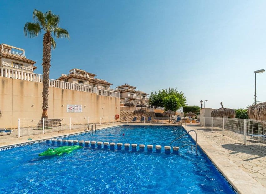 2 slaapkamer Appartement te koop in Orihuela Costa met zwembad - € 140.000 (Ref: 9426246)