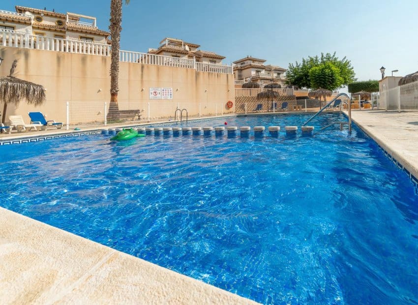2 slaapkamer Appartement te koop in Orihuela Costa met zwembad - € 140.000 (Ref: 9426246)
