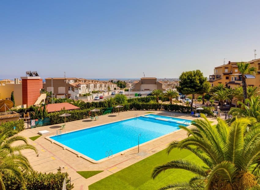 Studio for sale in La Mata with pool - € 99,990 (Ref: 9428208)