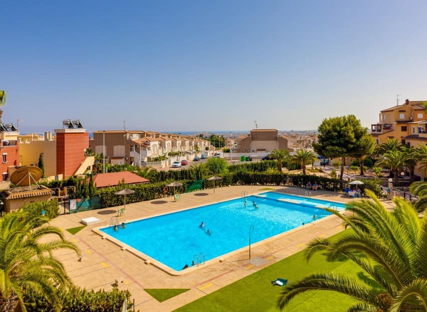 Studio for sale in La Mata with pool - € 99,990 (Ref: 9428208)