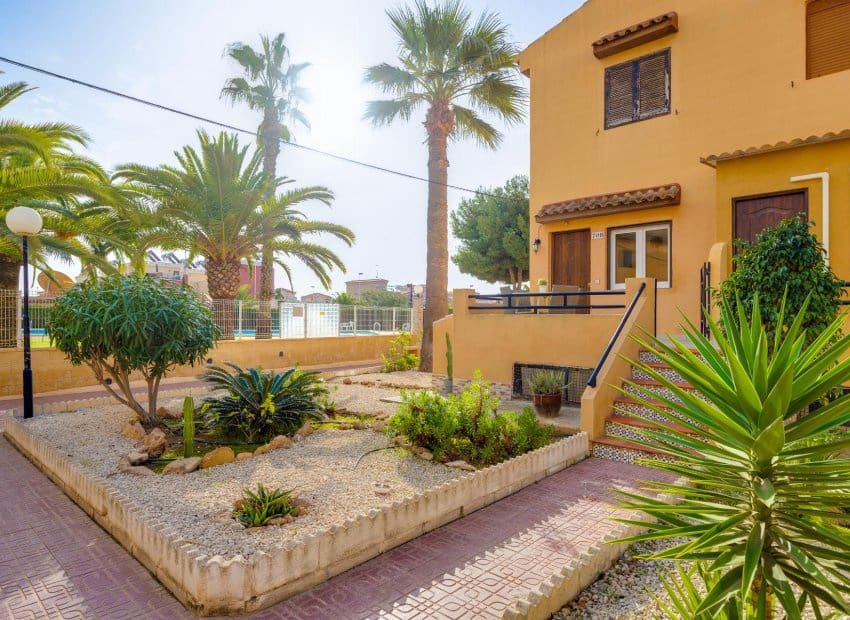 Studio for sale in La Mata with pool - € 99,990 (Ref: 9428208)