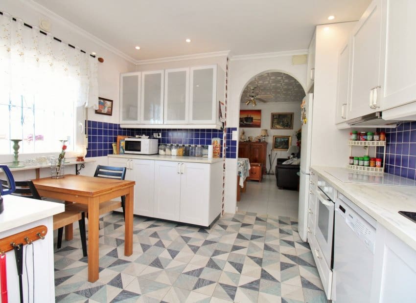 Chalet de 2 habitaciones en La Siesta en venta con piscina - 279.000 € (Ref: 9432638)