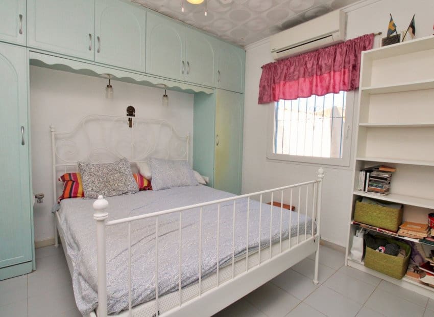 Chalet de 2 habitaciones en La Siesta en venta con piscina - 279.000 € (Ref: 9432638)