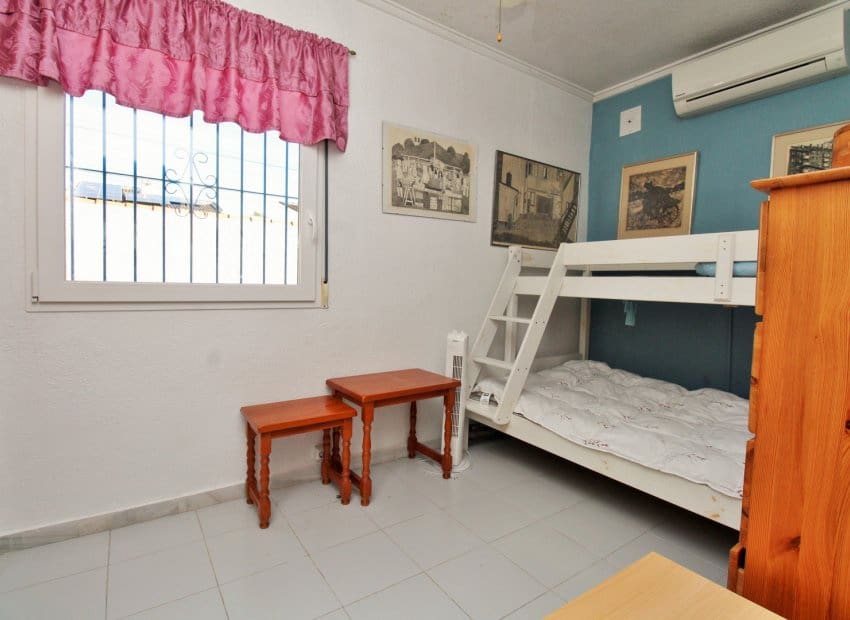 Chalet de 2 habitaciones en La Siesta en venta con piscina - 279.000 € (Ref: 9432638)