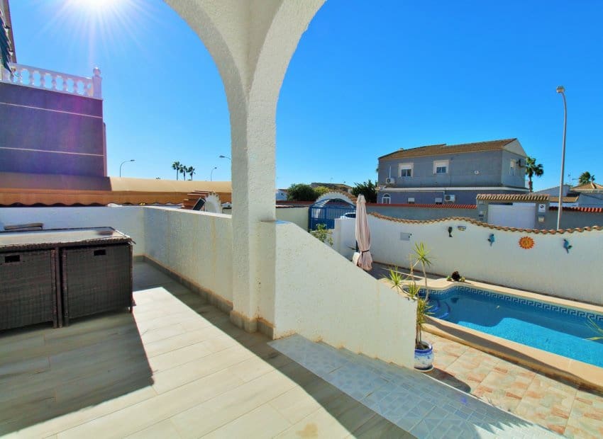 Chalet de 2 habitaciones en La Siesta en venta con piscina - 279.000 € (Ref: 9432638)
