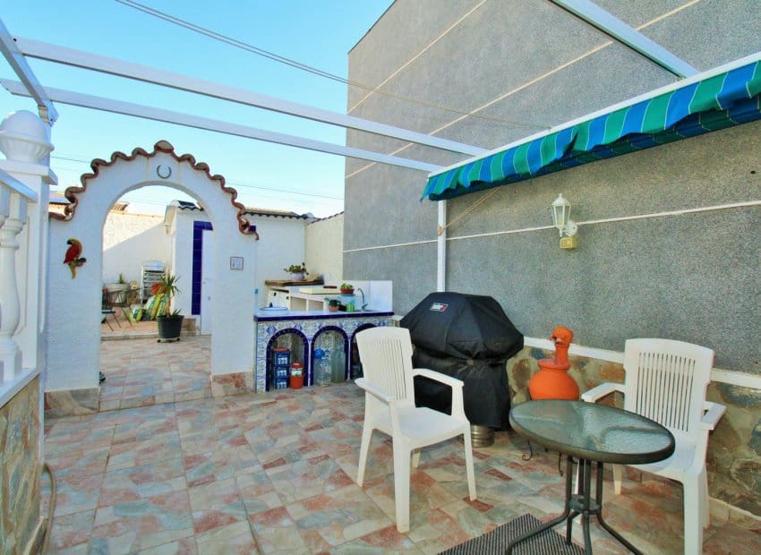 Chalet de 2 habitaciones en La Siesta en venta con piscina - 279.000 € (Ref: 9432638)