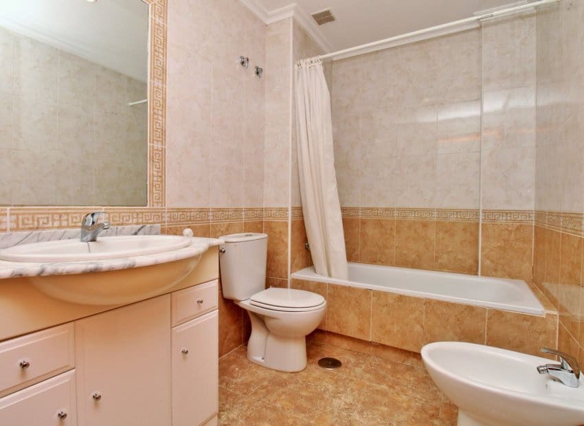 2 soverom Strandleiligheter til salgs i Cabo Roig med svømmebasseng - € 184 995 (Ref: 9432639)