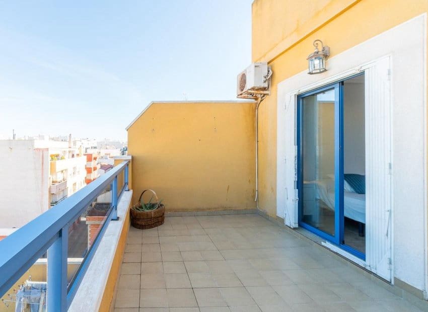 3 makuuhuone Kattohuoneisto myytävänä paikassa Torrevieja - 195 000 € (Ref: 9432641)