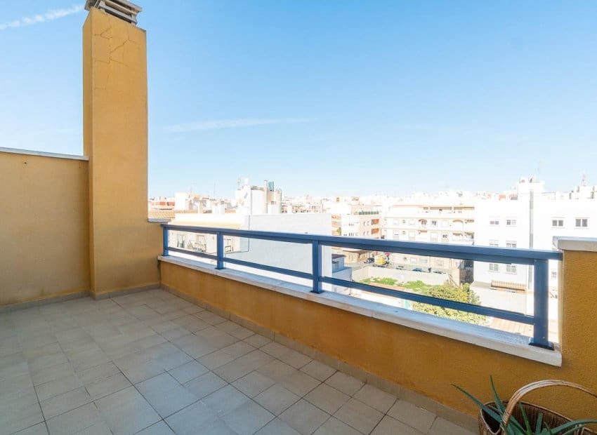 3 makuuhuone Kattohuoneisto myytävänä paikassa Torrevieja - 195 000 € (Ref: 9432641)