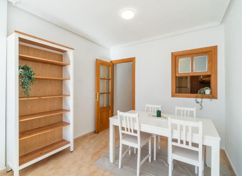 3 makuuhuone Kattohuoneisto myytävänä paikassa Torrevieja - 195 000 € (Ref: 9432641)