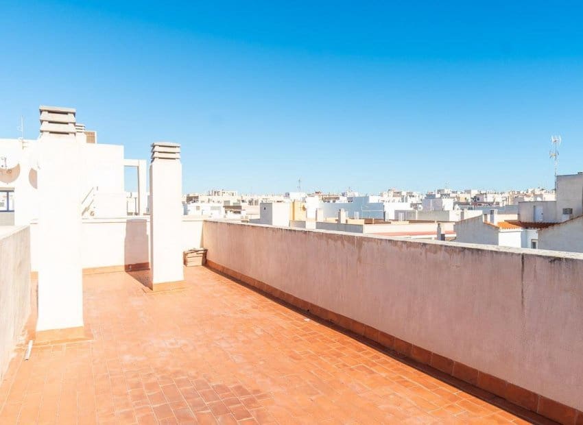 3 makuuhuone Kattohuoneisto myytävänä paikassa Torrevieja - 195 000 € (Ref: 9432641)