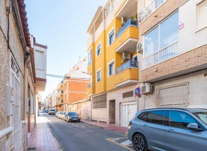3 makuuhuone Kattohuoneisto myytävänä paikassa Torrevieja - 195 000 € (Ref: 9432641)