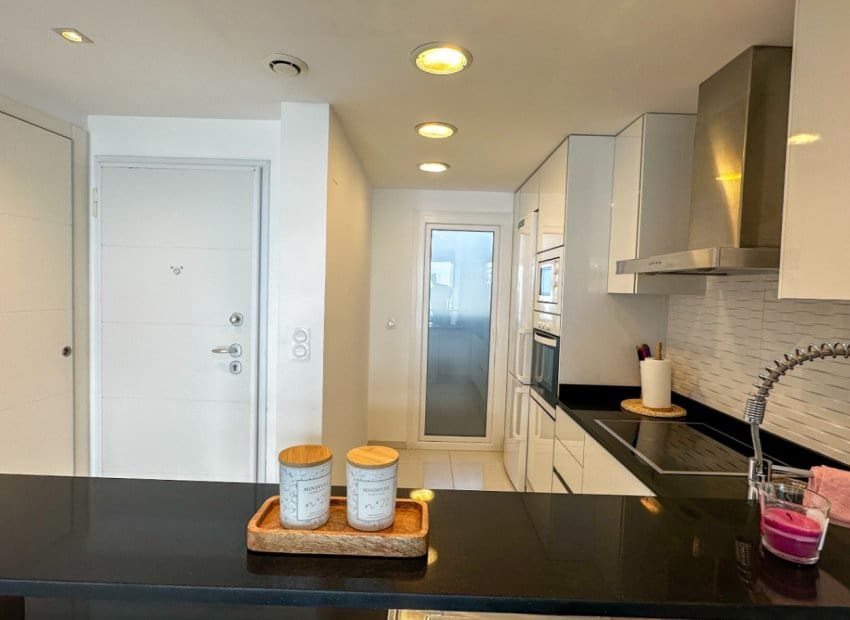 2 makuuhuone Huoneisto myytävänä paikassa Torrevieja mukana uima-altaan - 420 000 € (Ref: 9438224)