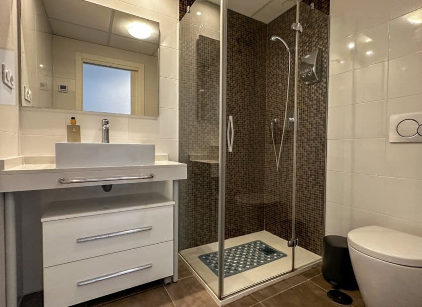 2 makuuhuone Huoneisto myytävänä paikassa Torrevieja mukana uima-altaan - 420 000 € (Ref: 9438224)