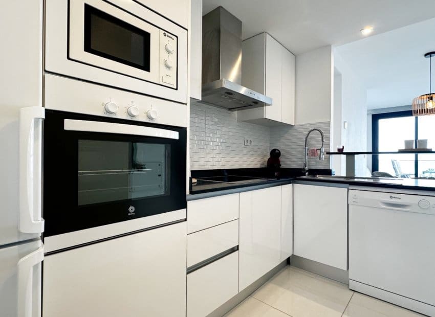 2 makuuhuone Huoneisto myytävänä paikassa Torrevieja mukana uima-altaan - 420 000 € (Ref: 9438224)