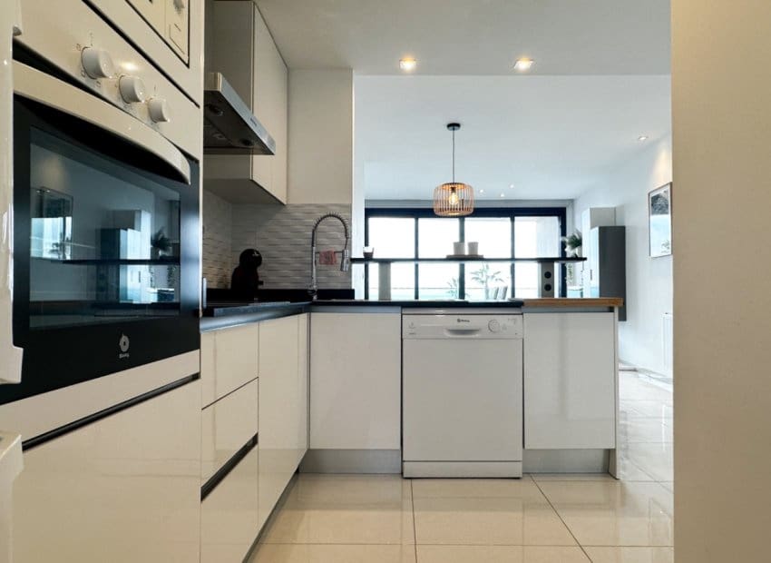 2 makuuhuone Huoneisto myytävänä paikassa Torrevieja mukana uima-altaan - 420 000 € (Ref: 9438224)