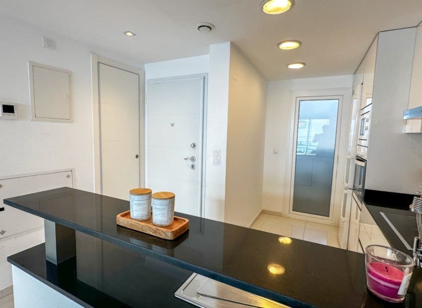 2 makuuhuone Huoneisto myytävänä paikassa Torrevieja mukana uima-altaan - 420 000 € (Ref: 9438224)