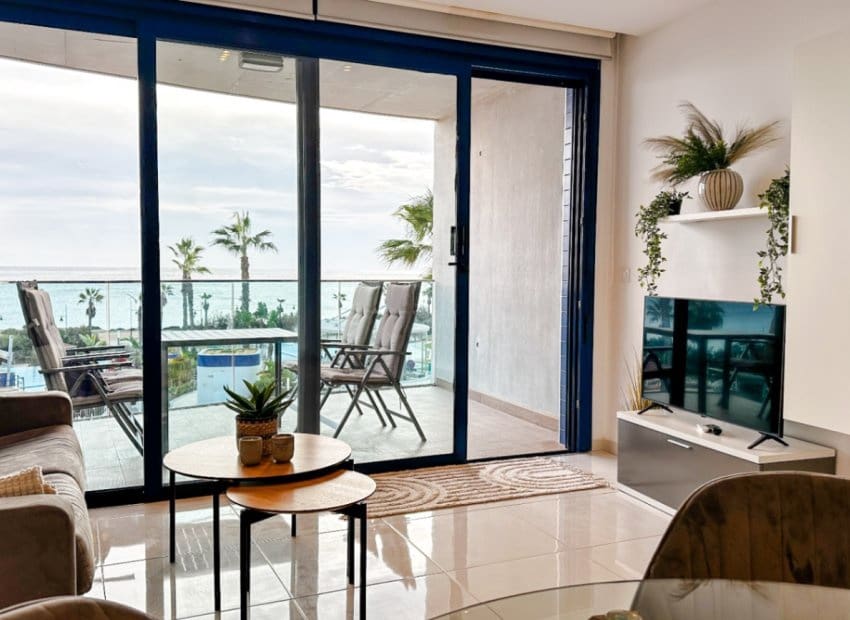 2 makuuhuone Huoneisto myytävänä paikassa Torrevieja mukana uima-altaan - 420 000 € (Ref: 9438224)