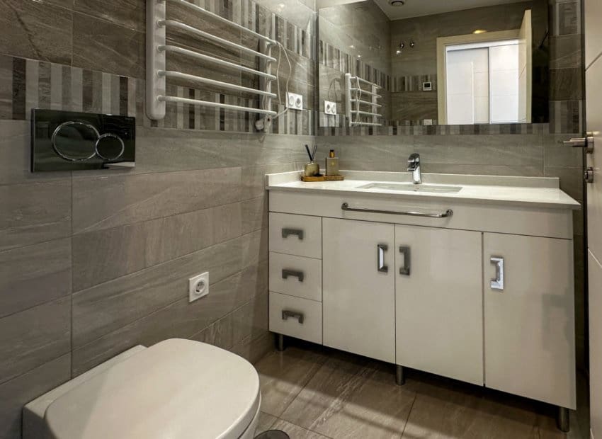 2 makuuhuone Huoneisto myytävänä paikassa Torrevieja mukana uima-altaan - 420 000 € (Ref: 9438224)