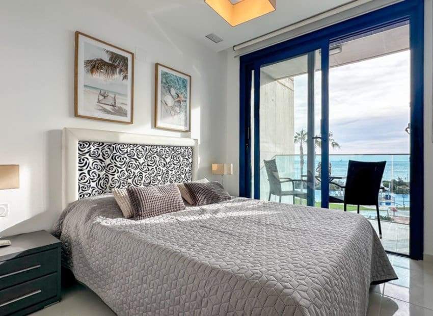 2 makuuhuone Huoneisto myytävänä paikassa Torrevieja mukana uima-altaan - 420 000 € (Ref: 9438224)