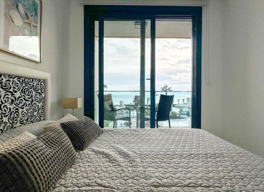 2 makuuhuone Huoneisto myytävänä paikassa Torrevieja mukana uima-altaan - 420 000 € (Ref: 9438224)