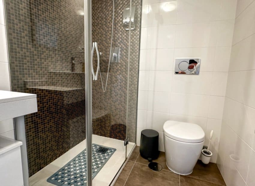 2 makuuhuone Huoneisto myytävänä paikassa Torrevieja mukana uima-altaan - 420 000 € (Ref: 9438224)