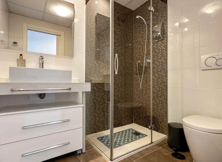 2 makuuhuone Huoneisto myytävänä paikassa Torrevieja mukana uima-altaan - 420 000 € (Ref: 9438224)