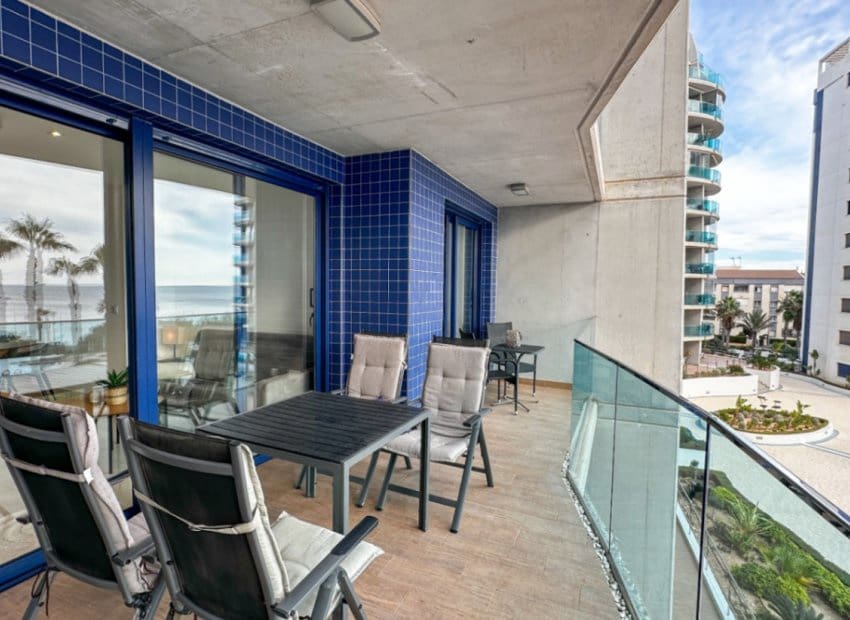 2 makuuhuone Huoneisto myytävänä paikassa Torrevieja mukana uima-altaan - 420 000 € (Ref: 9438224)