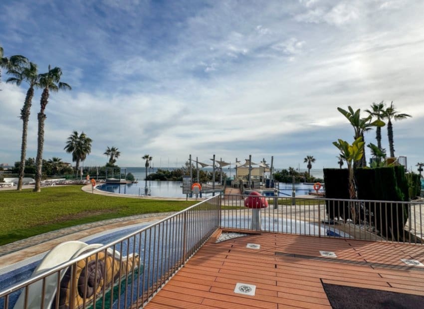 2 makuuhuone Huoneisto myytävänä paikassa Torrevieja mukana uima-altaan - 420 000 € (Ref: 9438224)