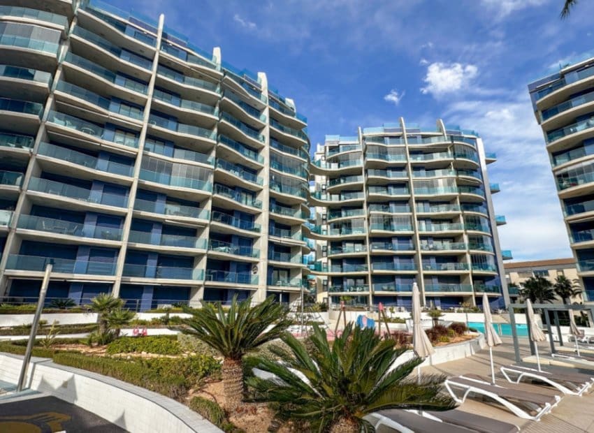 2 makuuhuone Huoneisto myytävänä paikassa Torrevieja mukana uima-altaan - 420 000 € (Ref: 9438224)