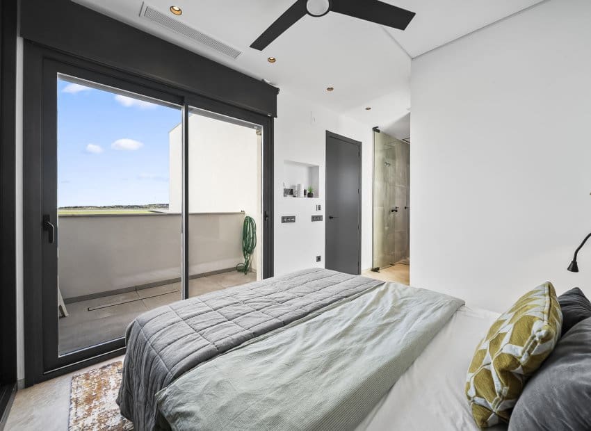 4 makuuhuone Huvila myytävänä paikassa Ciudad Quesada mukana uima-altaan - 749 000 € (Ref: 9438227)